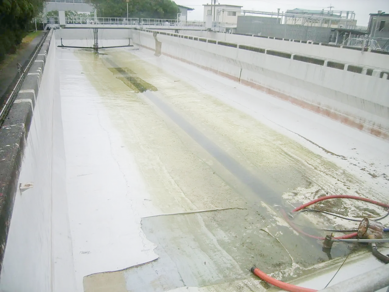 発電所内沈澱槽清掃_befor